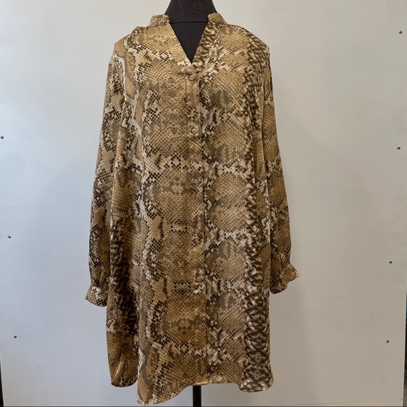 H&M Dresses & Skirts - H&M snakeskin dress. Size 6.